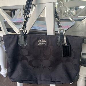 Coach bag with zipper